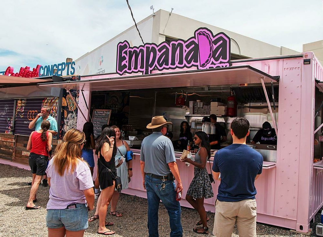 Empanada Boxpop shipping container